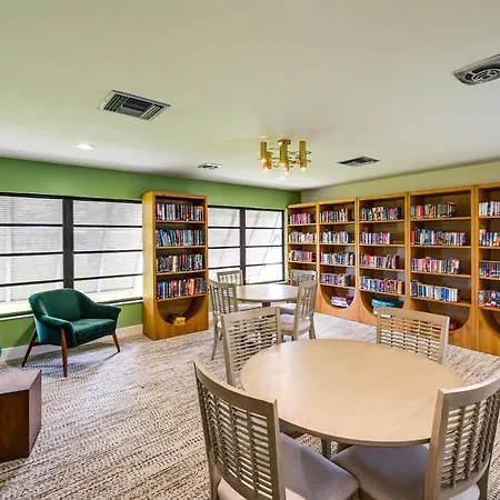 Naples Vacation Rental With Community Amenities!